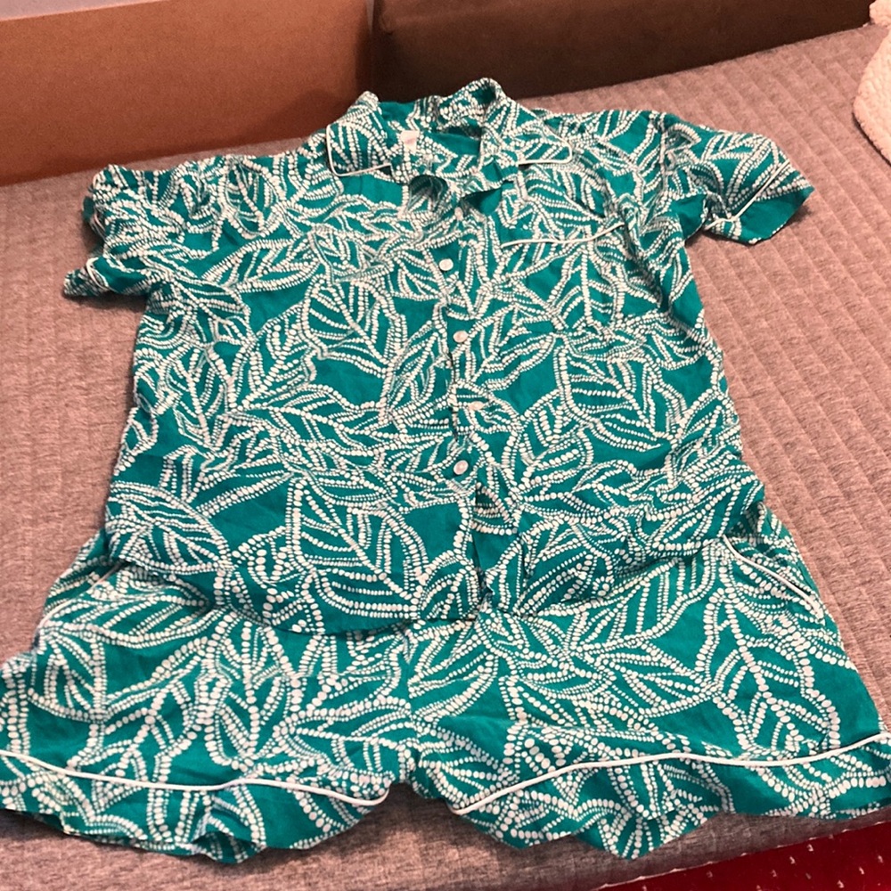 Stars Above Green Leaf Print Pajama Set